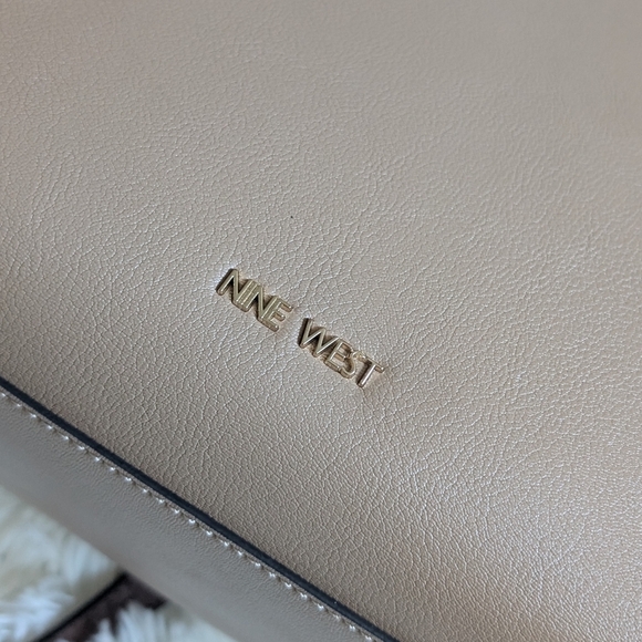 Set Nine West Jordii Trap Shoulder Tote Bag and Crossbody - Picture 6 of 10